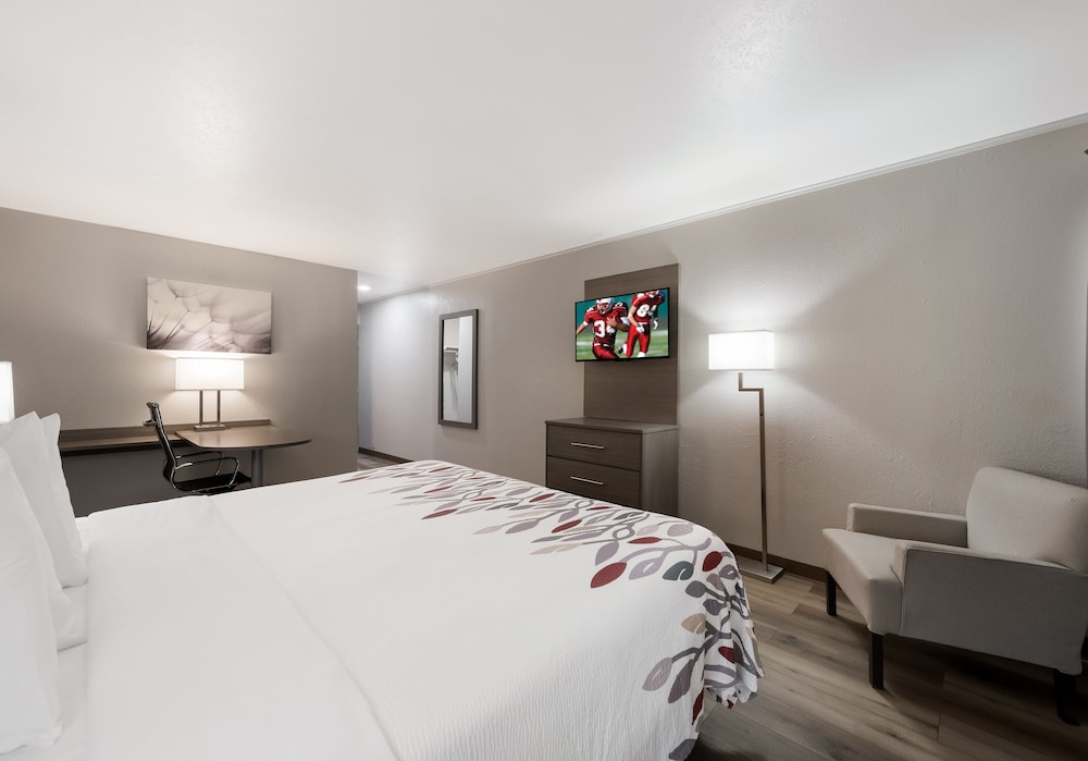Red Roof Inn Madisonville - photo 11