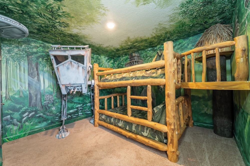 Hidden Gem by Disney w Private Pool & Arcade Room — 4-Star Luxury Hotel in Davenport, United States