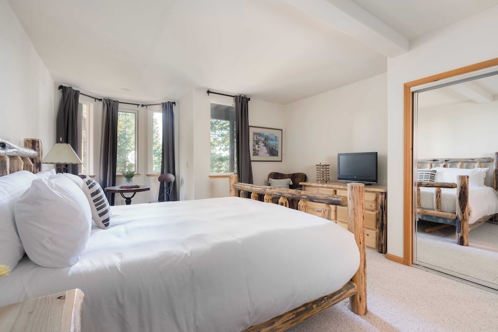 Sparrow by Avantstay Modern Mountain Retreat w Hot Tub Pool Table & Games - photo 21