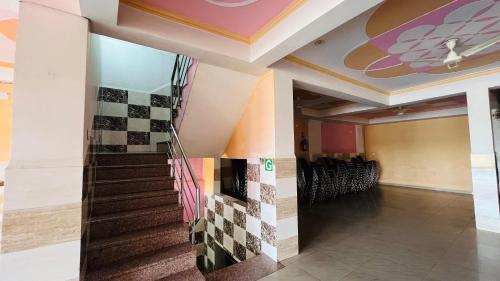 The red rose hotel - last minute hotel in Noida