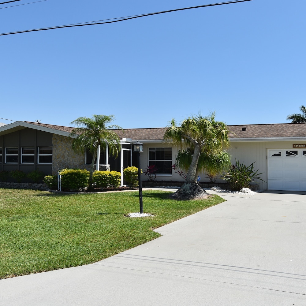 Coral Sunshine Large South Terrace with Poolspa in Cape Coral, United States
