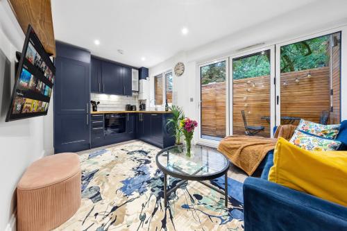 Modern 1 Bed Flat in Barnes near River Thames — 4-Star Luxury Hotel in London, United Kingdom