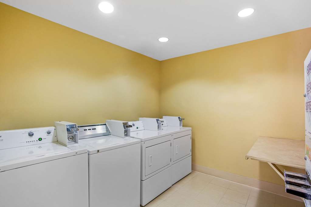 La Quinta Inn & Suites by Wyndham Pecos - photo 44
