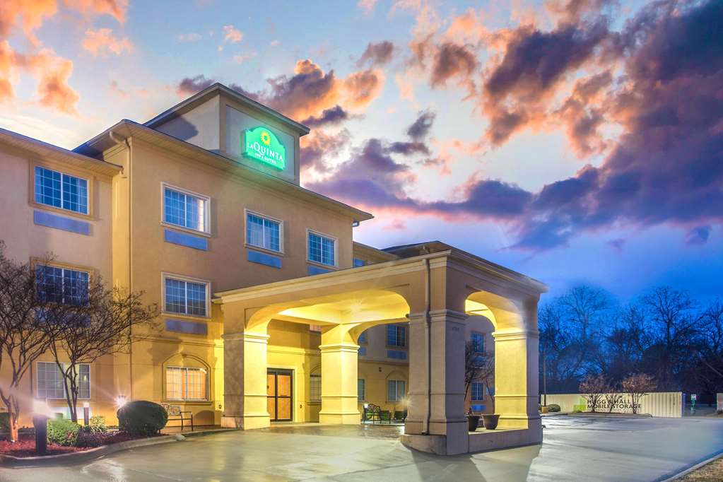 La Quinta Inn & Suites by Wyndham Fort Smith - photo 2