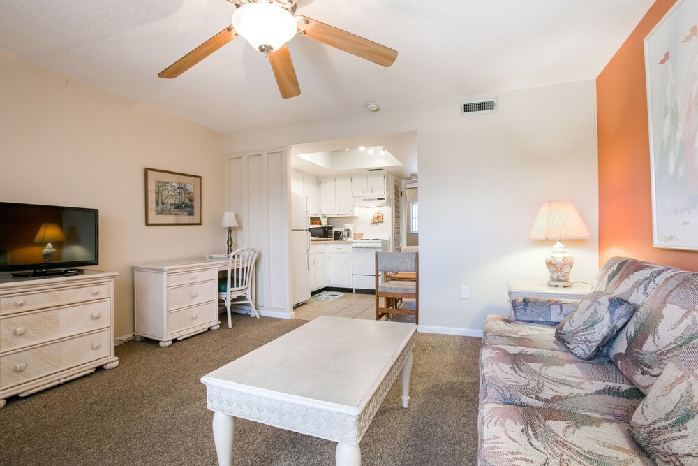 Hideaway Waterfront Resort & Hotel - photo 26