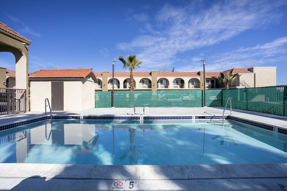 OYO Hotel Palmdale Antelope Valley - photo 25
