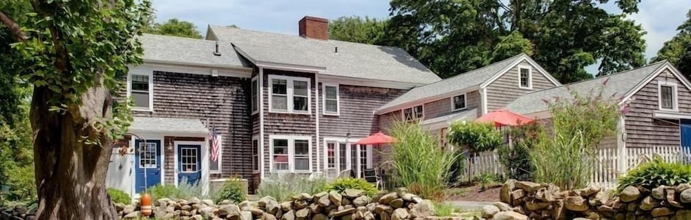 The Bursley Manor - last minute hotel in West Barnstable