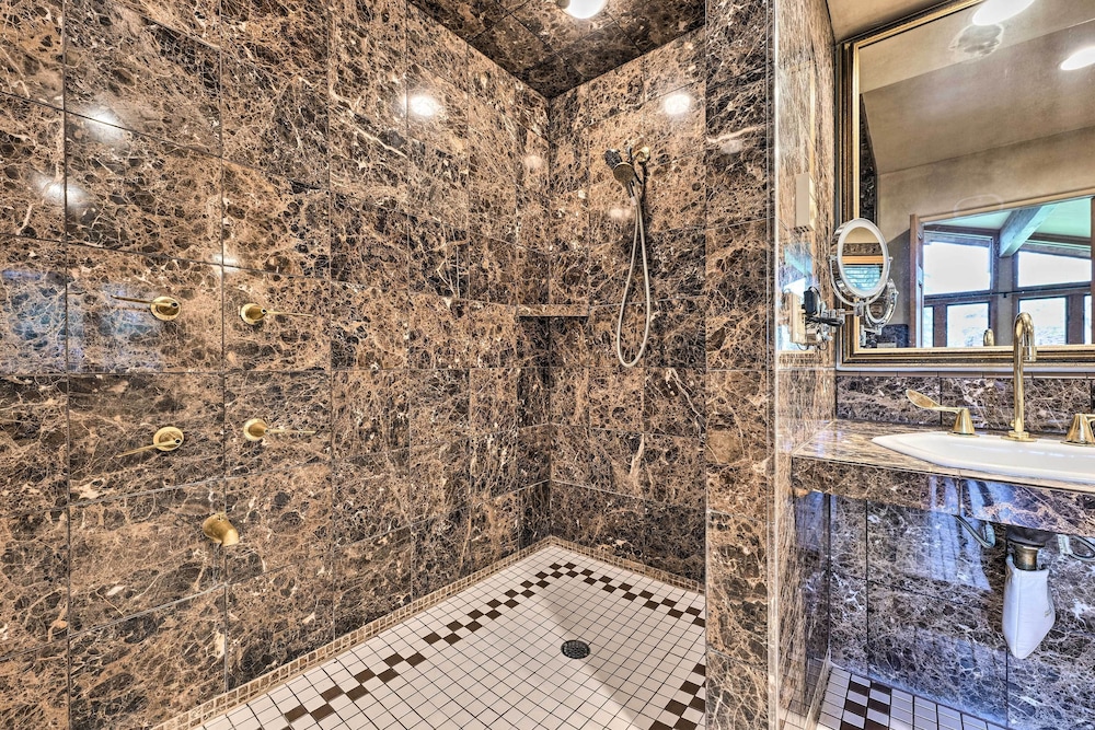 Luxe Sun Valley Retreat with Hot Tub 3 Mi to Resort - photo 8