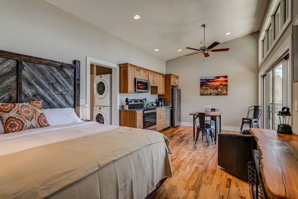 Pilot Cove Forest Lodging - photo 9