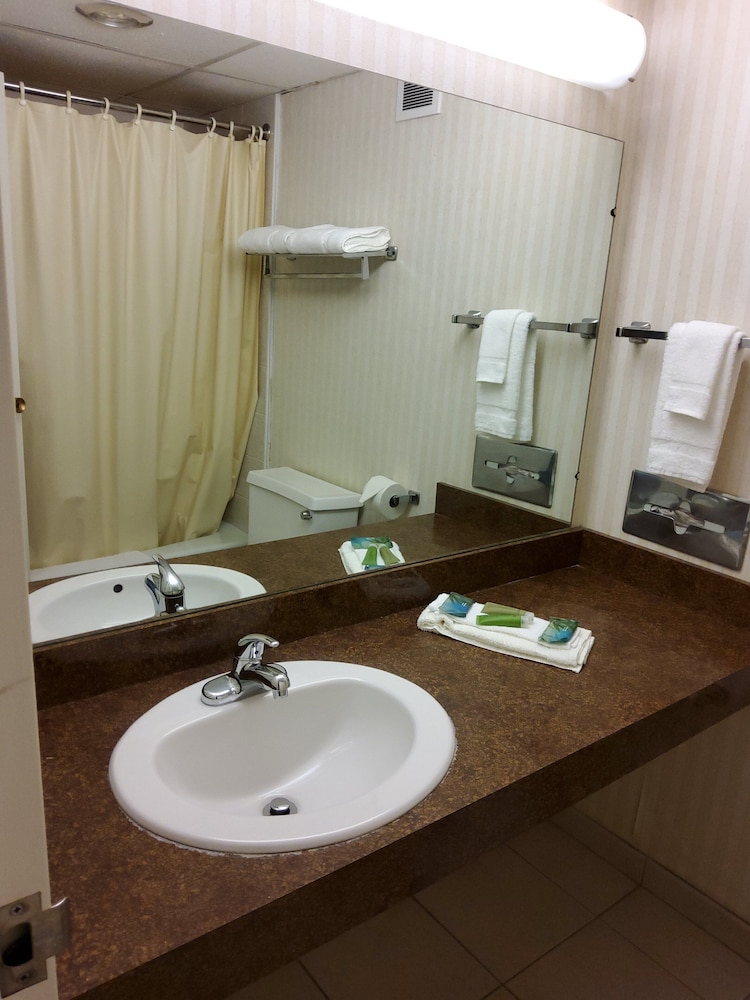 Klopfenstein Inn and Suites - photo 29