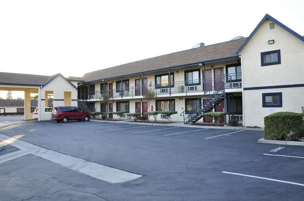 Luxury Inn — hotel in Norwalk