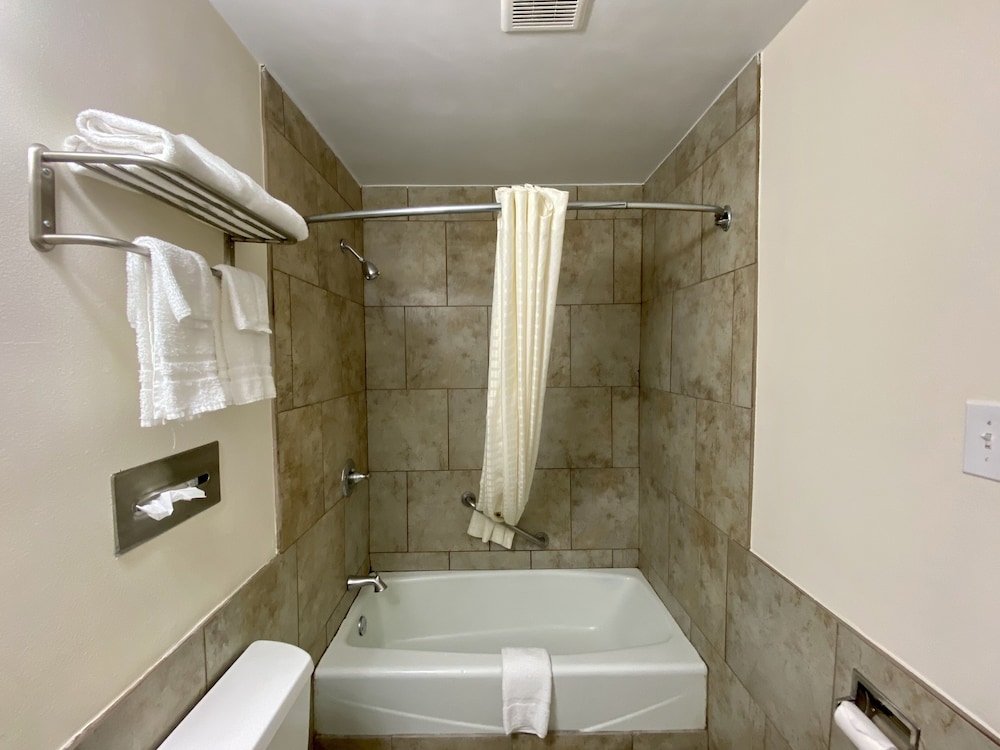 Roswell Inn - photo 26