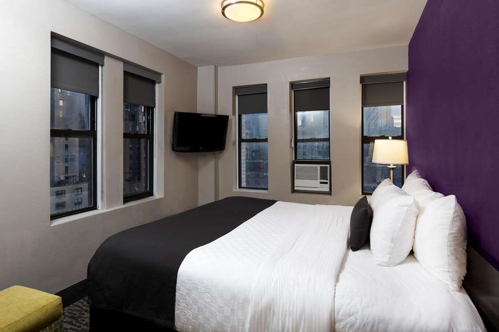 La Quinta Inn & Suites by Wyndham New York City Central Park - photo 25