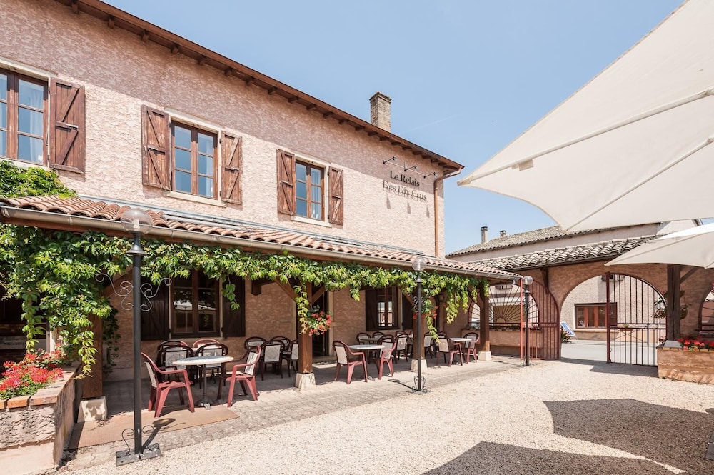Le Relais Des Dix Crus Logis Hôtel in Macon, France