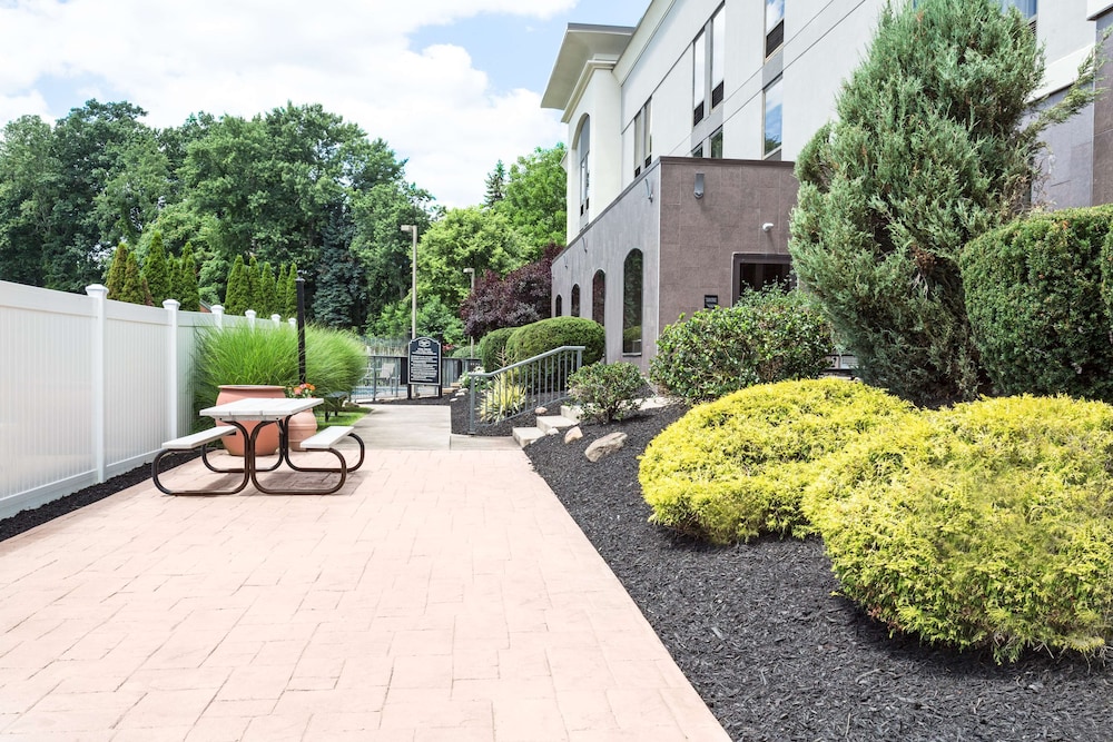 Hampton Inn Pittsburgh West Mifflin - photo 43
