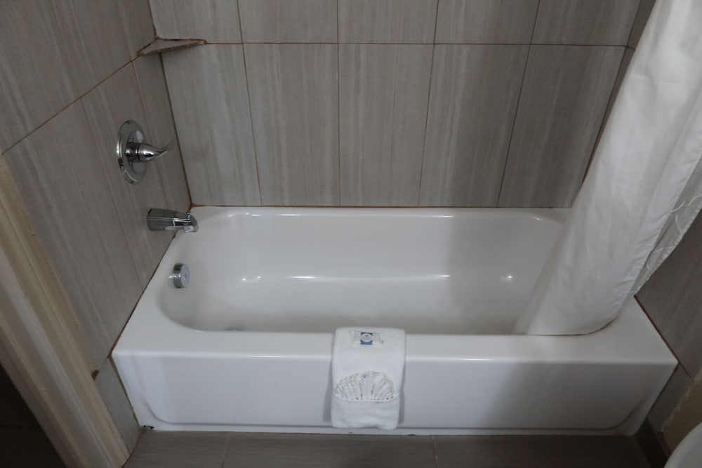 West Worth Inn and Suites - photo 25