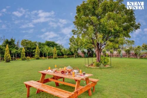 StayVista at Idyllic Farmhouse A Glasshouse