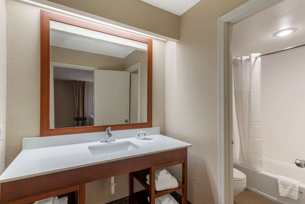 Comfort Inn & Suites near Robins Air Force Base Main Gate - photo 17