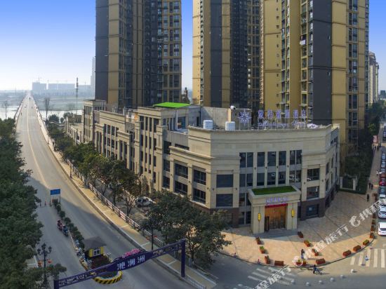 Monterreys Hotel — hotel in Leshan
