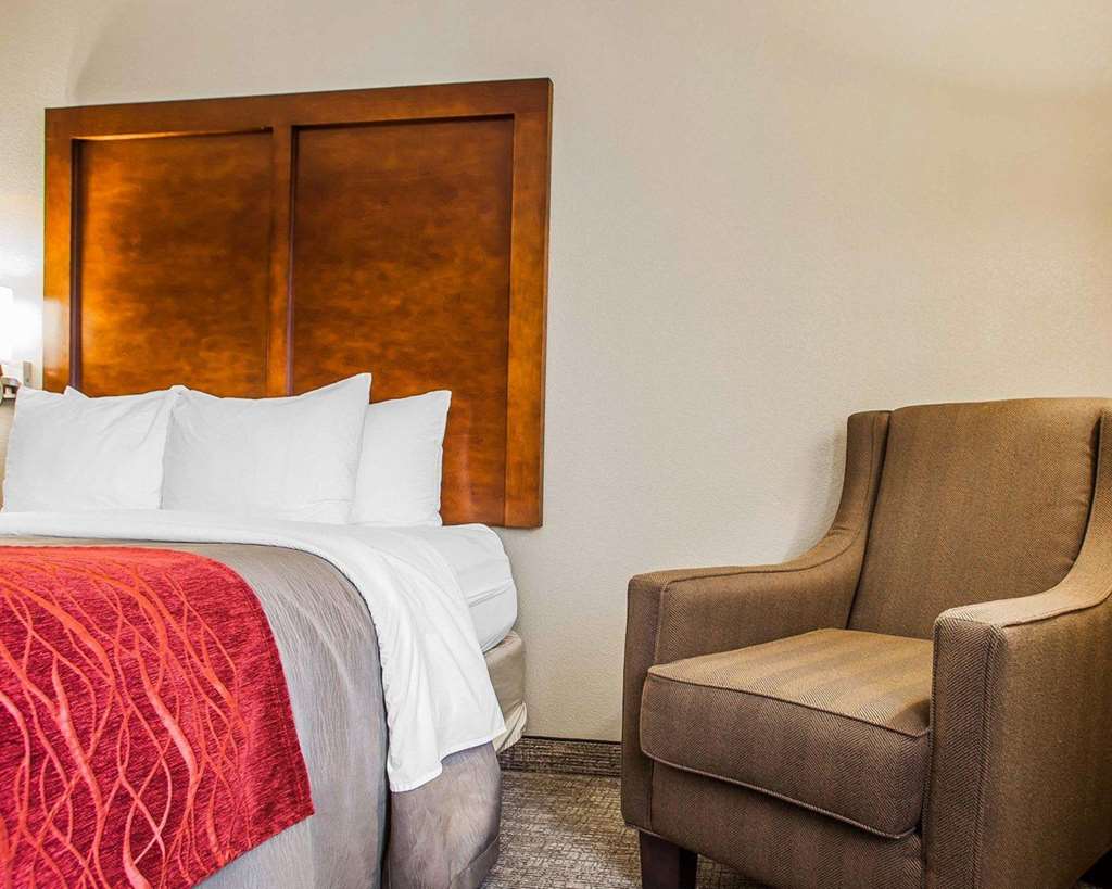 Comfort Inn Marshalltown South - photo 17