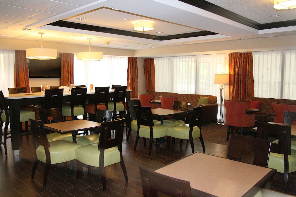Hampton Inn Olive Branch - photo 39