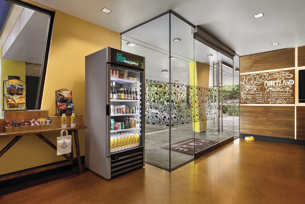 Staypineapple Hotel Rose Downtown Portland - photo 2