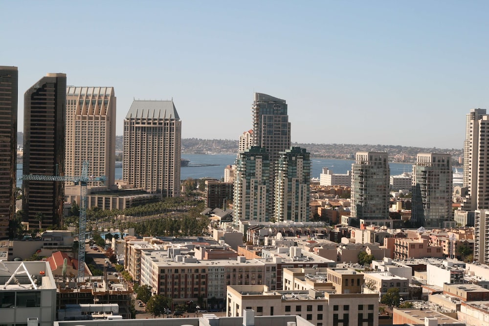 Hampton Inn San Diego Downtown - photo 34