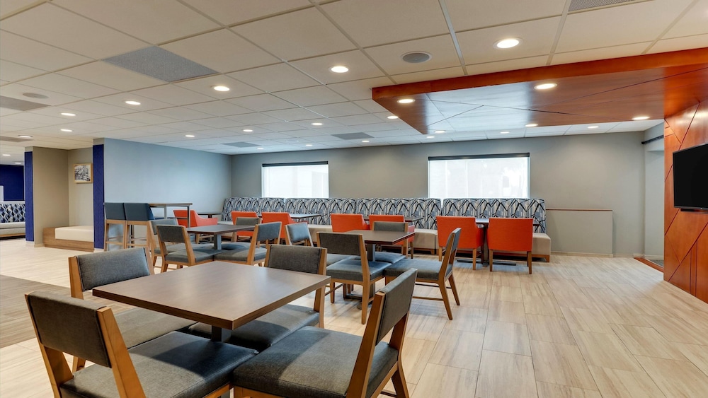 Holiday Inn Express Kenner New Orleans Airport an IHG Hotel - photo 42