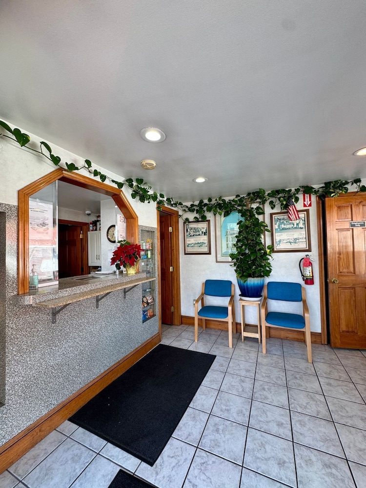 Chisholms Motor Inn — hotel in Saugus