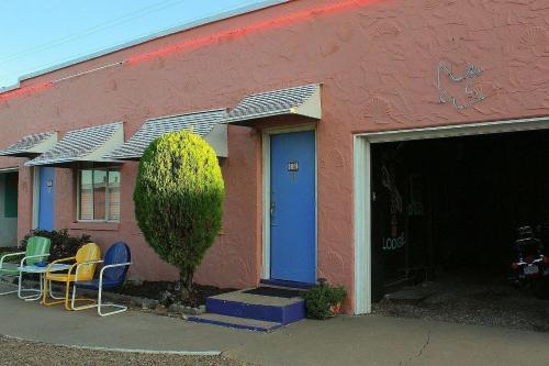 Blue Swallow Motel - photo 11