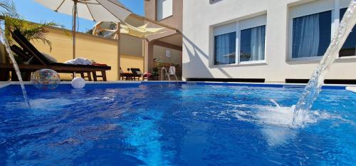 Eight8holiday with heated pool near Split — hotel in Kastel Kambelovac