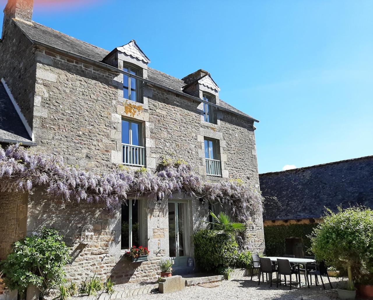 Le Puits 19c House in the Grounds of the Manor — 4-Star Luxury Hotel in Saint-Helen, France