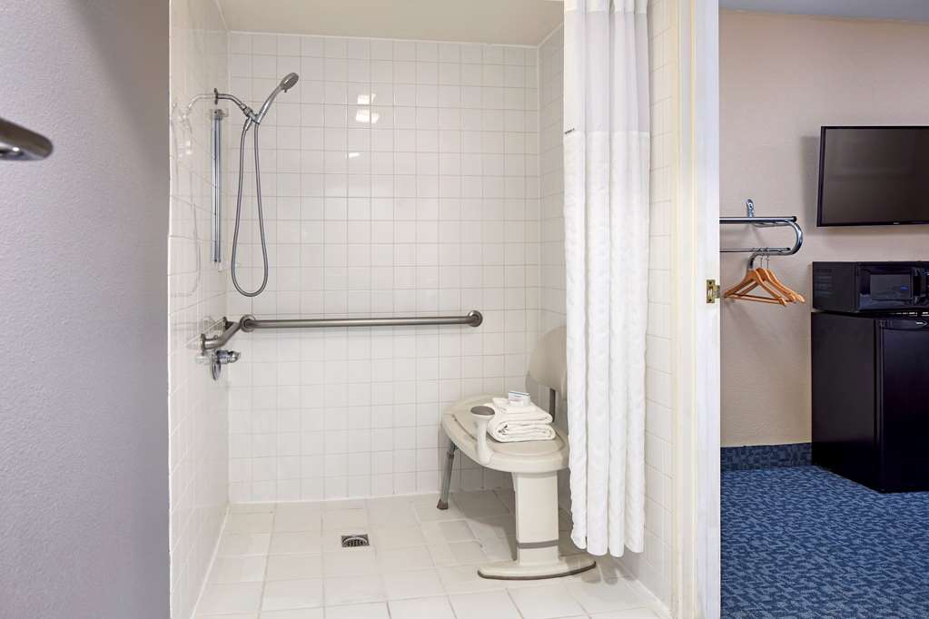La Quinta Inn & Suites by Wyndham Thousand Oaks Newbury Park - photo 19