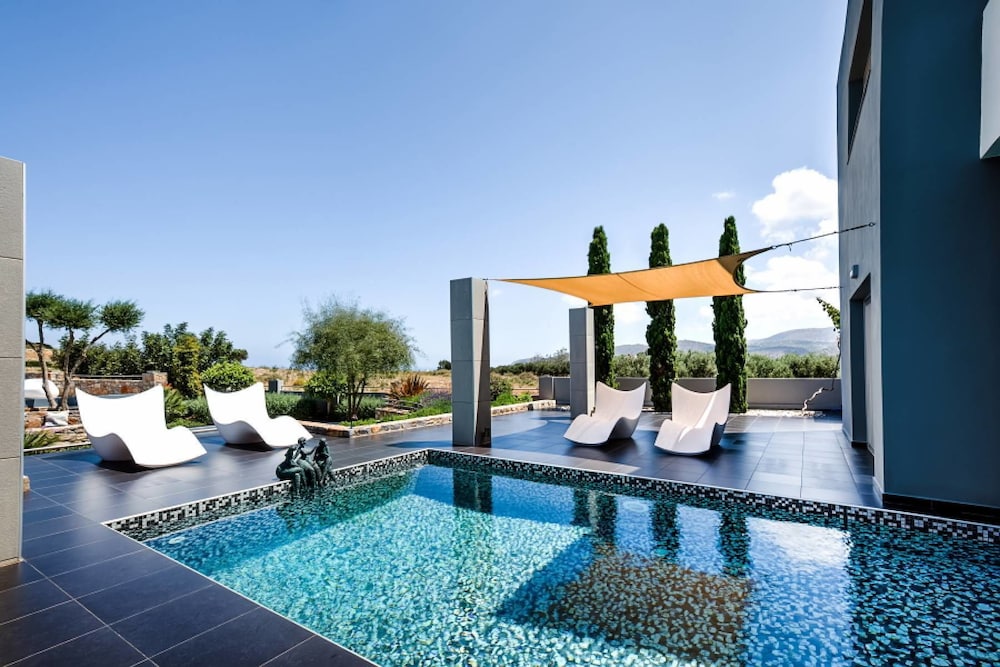 Villa Helena — 4-Star Luxury Hotel in Agios Nikolaos, Greece