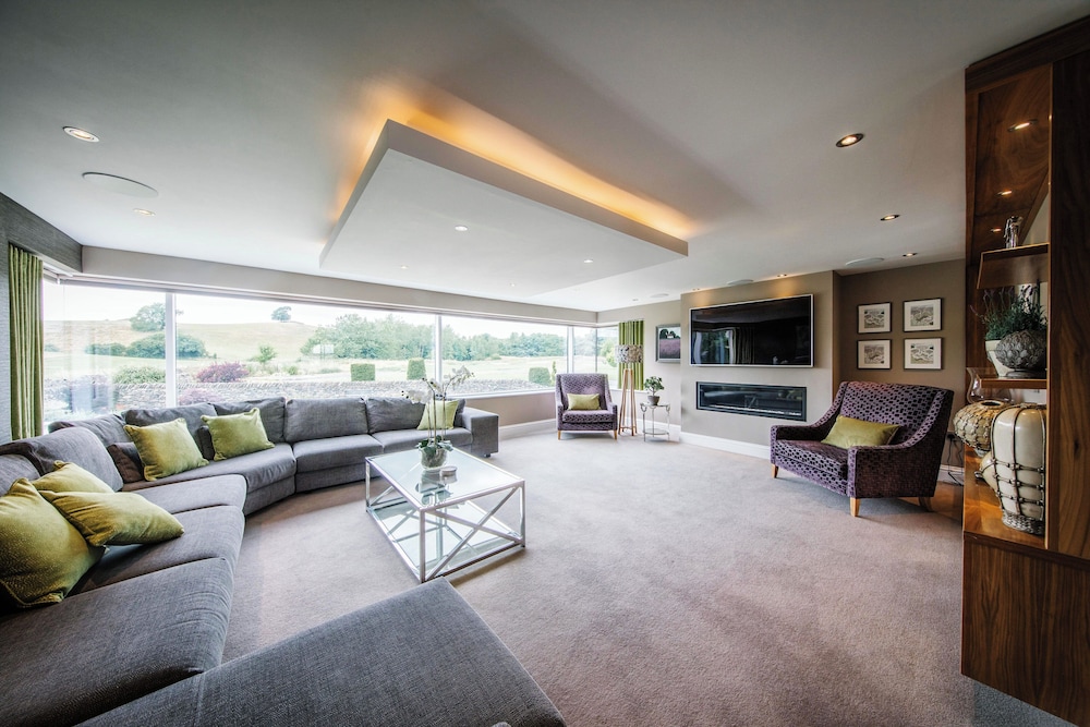 Carus House @ Carus Green — 4-Star Luxury Hotel in Kendal, United Kingdom