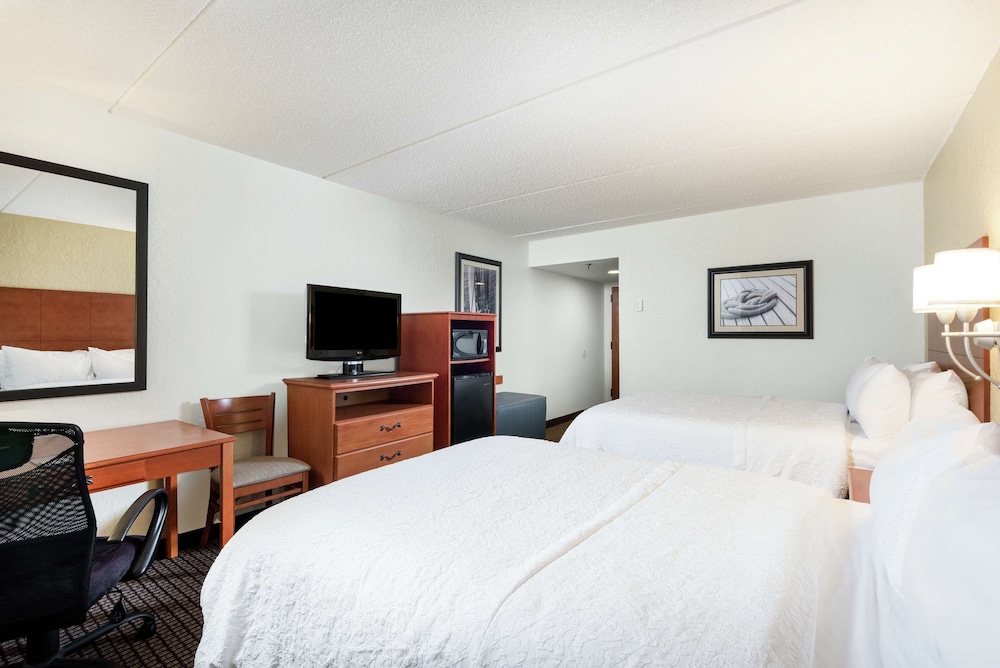 Hampton Inn Morehead City - photo 12