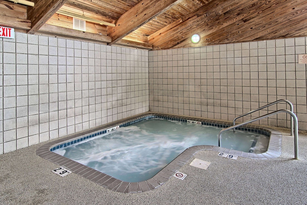 Blossom Hotel & Suites Traverse City - photo 44