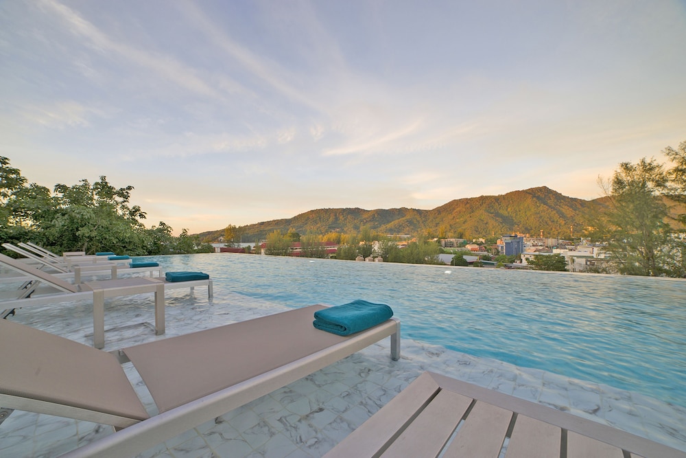 Oceana Resort Phuket — 4-Star Luxury Hotel in Phuket, Thailand