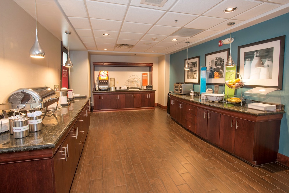 Hampton Inn & Suites Dayton Airport - photo 39
