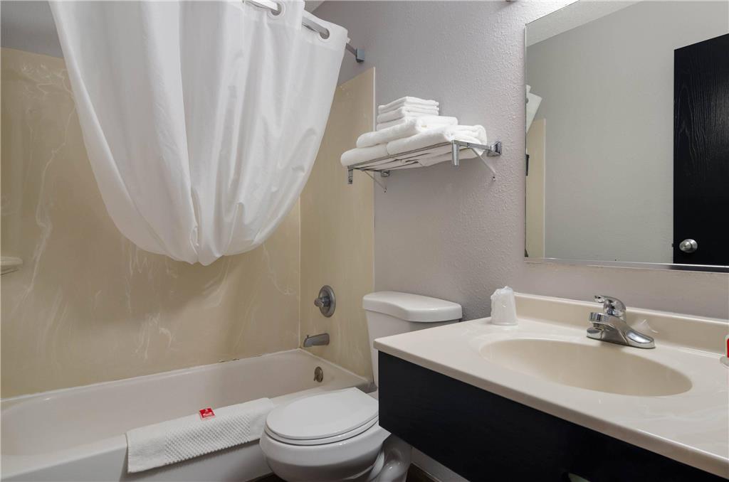 Econo Lodge Scottsbluff NE - photo 21