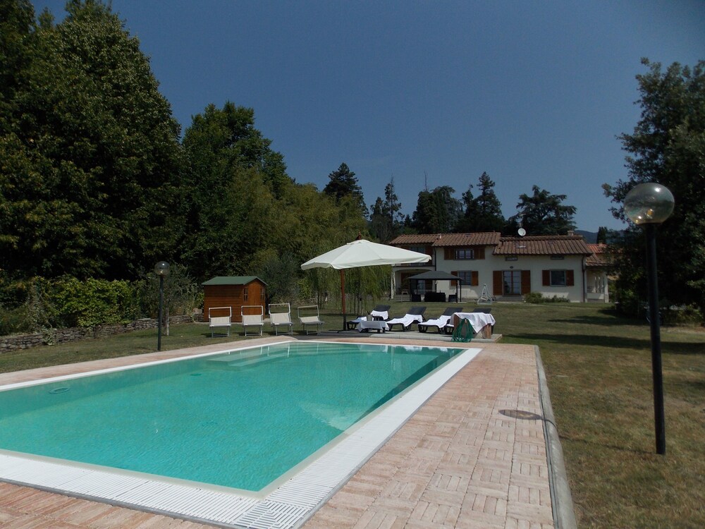 Villa Moderna — 4-Star Luxury Hotel in Borgo San Lorenzo, Italy