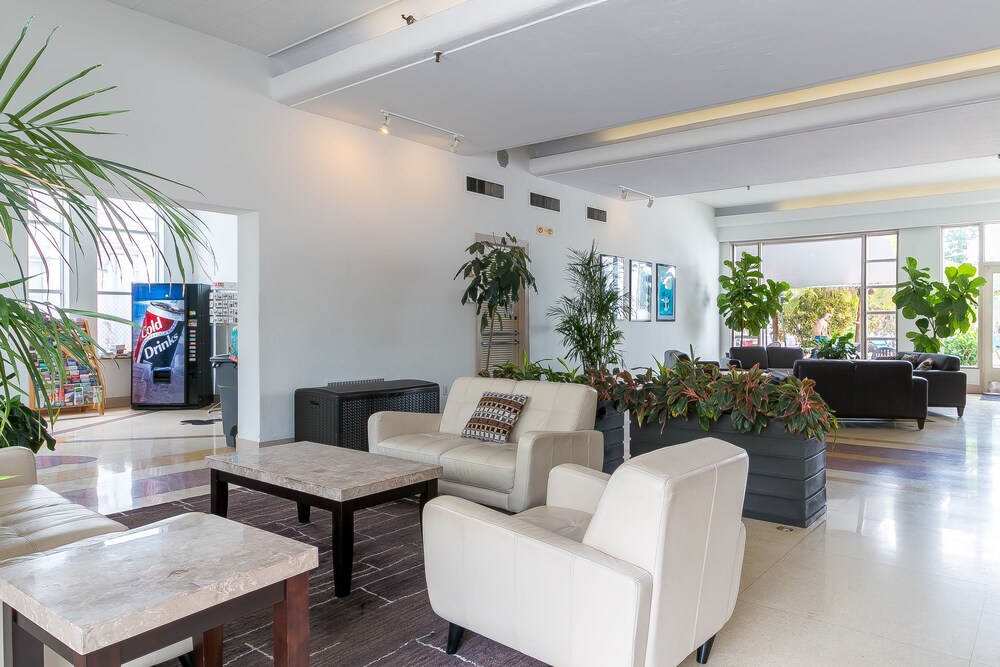 Tropics Hotel and Hostels - photo 3