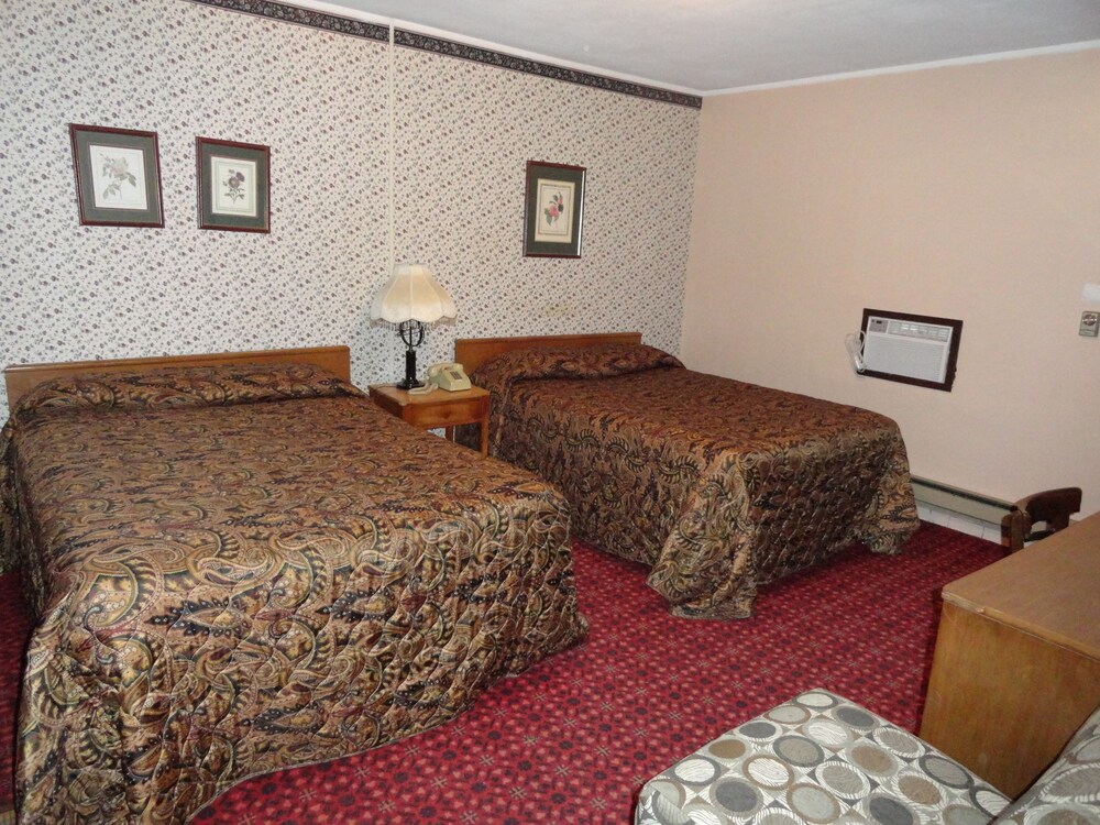 Elm Tree Motel - photo 3