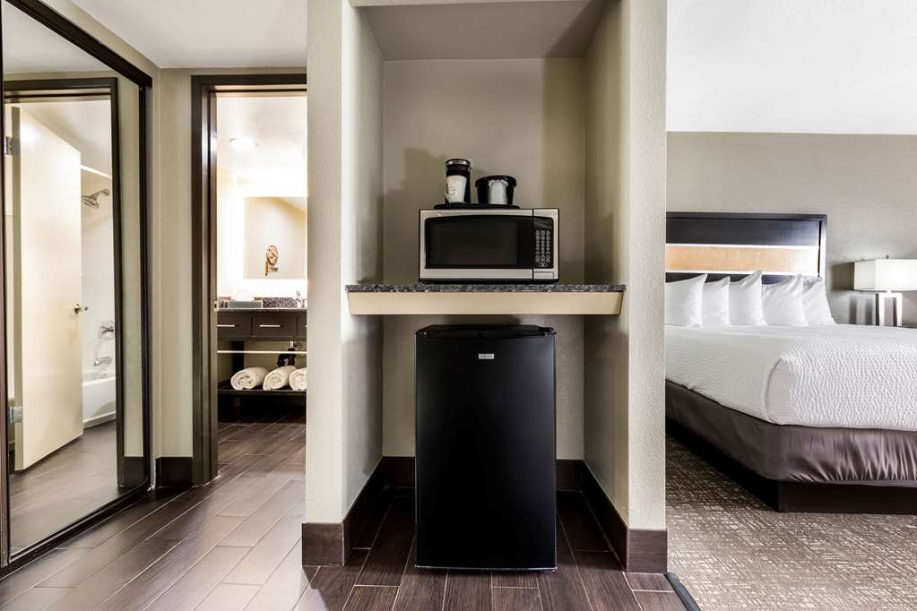 La Quinta Inn & Suites by Wyndham San Diego Mission Bay - photo 25