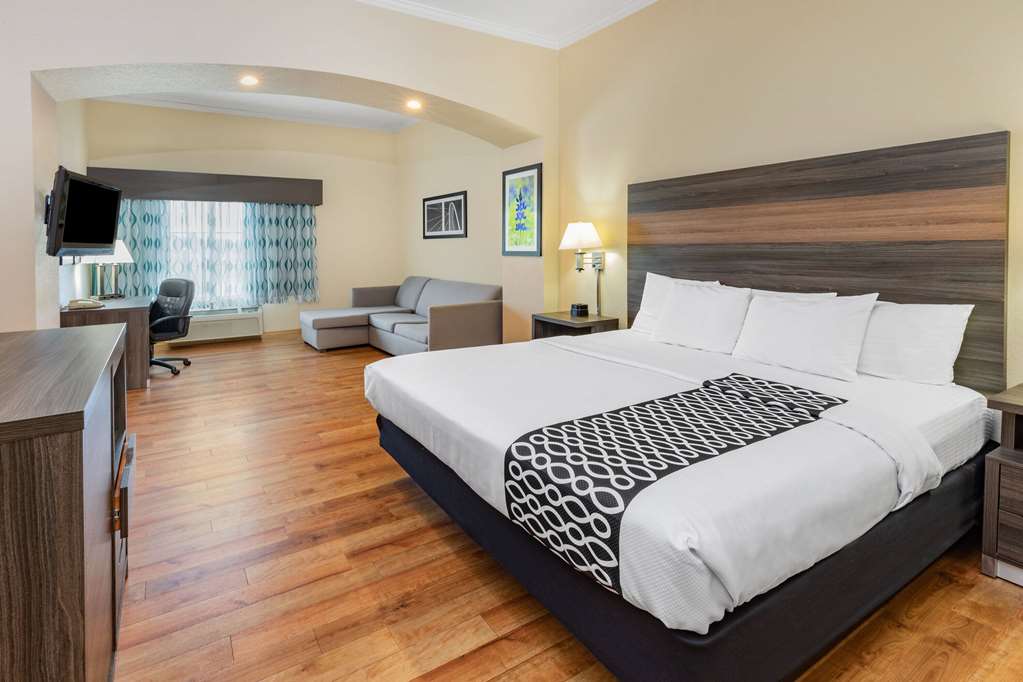 La Quinta Inn & Suites by Wyndham Garland Harbor Point - photo 34