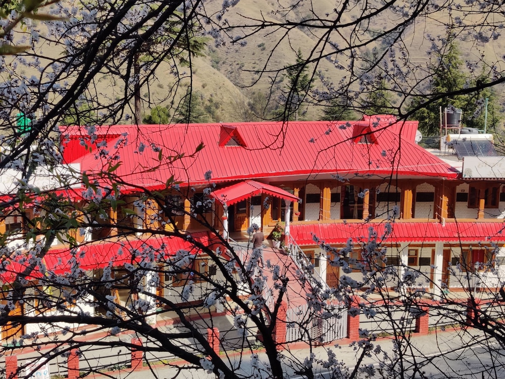 Hotel Burans And Restaurant - carbon neutral hotel in Chakrata