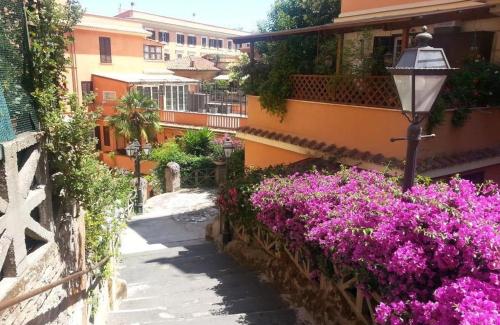 Casa dei Vicoli Classic Roman apartment — 4-Star Luxury Hotel in Rome, Italy