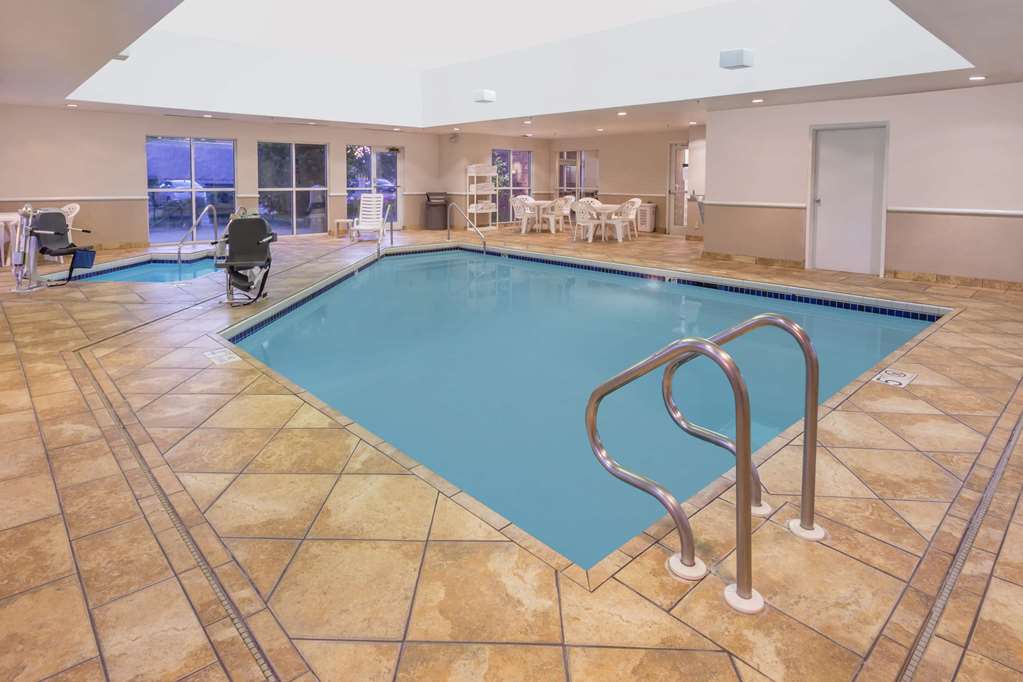 Super 8 by Wyndham Madison South - photo 5