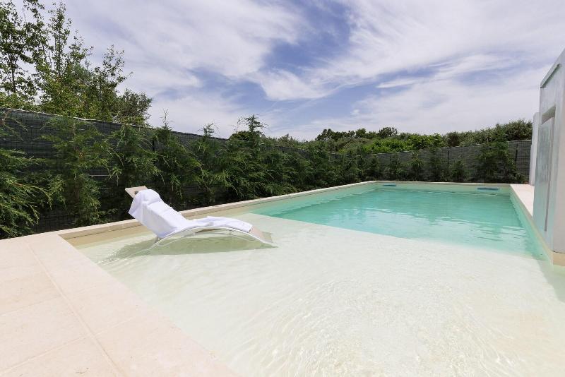 Dimora San Quirico bed e breakfast Cisternino — 4-Star Luxury Hotel in Cisternino, Italy