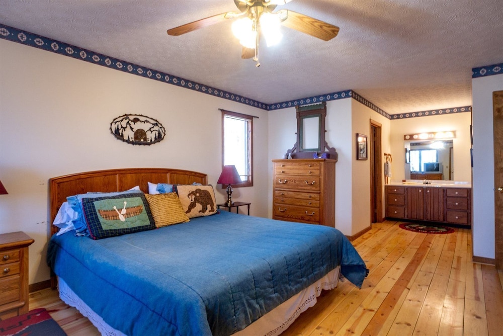 Dancing Bear — 4-Star Luxury Hotel in Davis, United States